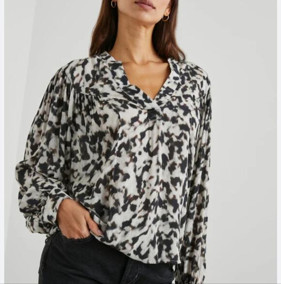 Rails Tops - Rails Fable Blurred Cheetah Print V-Neck Blouse Flounce Sleeve NWT XLarge XL